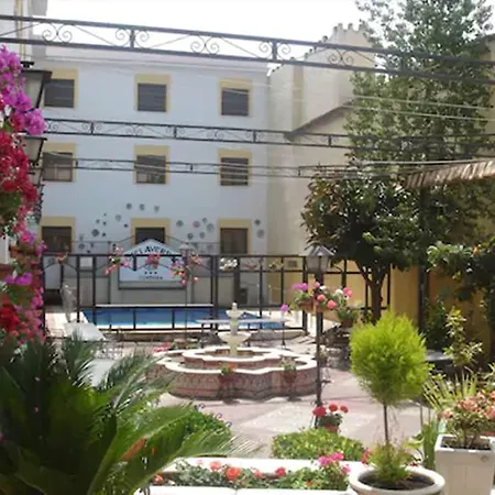 Averroes Готель