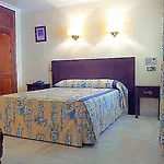 Averroes Otel